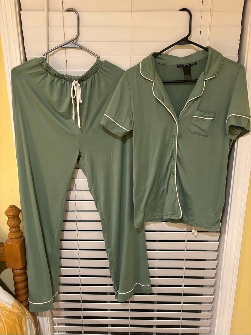 Womens Olive Green Short-Sleeve Pajama Set with Contrast Trim - Picture 1 of 1